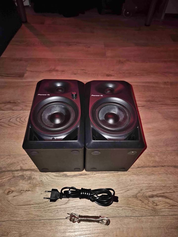Professional DJ Studio Monitor Pair – High‑Definition Audio with RCA & Mini‑Jack Connectivity