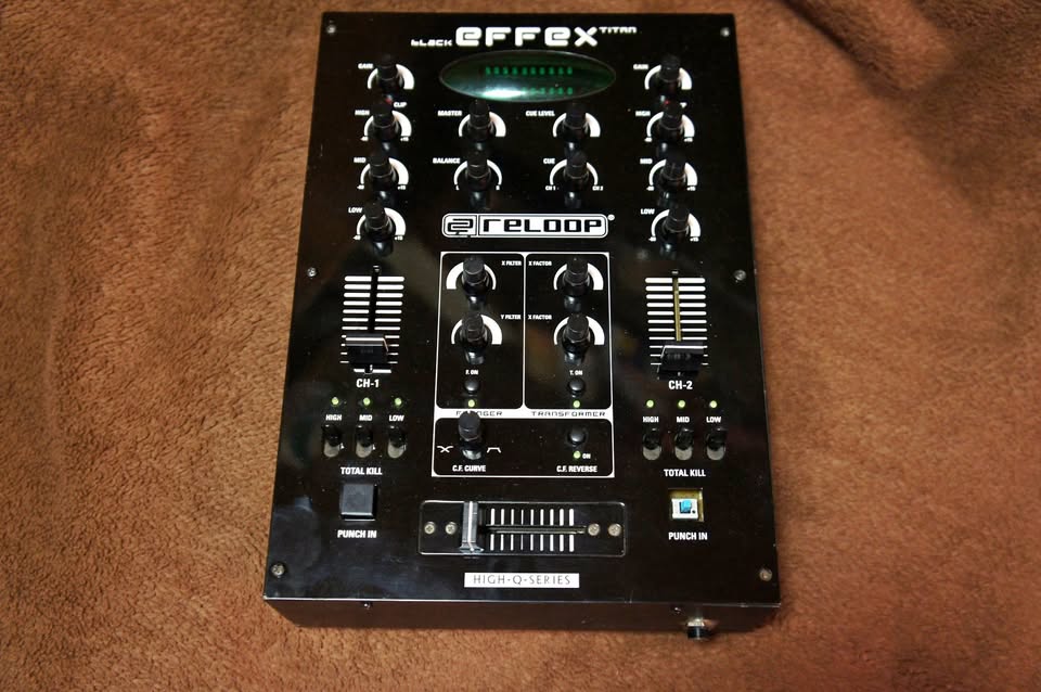 Professional 2‑Channel DJ Mixer with Built‑In Effects, Green LED Plate & Precision Crossfader