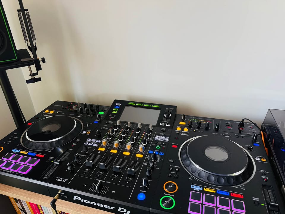 Showroom‑Condition 4‑Deck DJ Mixer with Premium Faders & Protective Case
