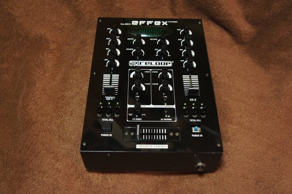 Professional 2‑Channel DJ Mixer with Built‑In Effects, Green LED Plate & Precision Crossfader