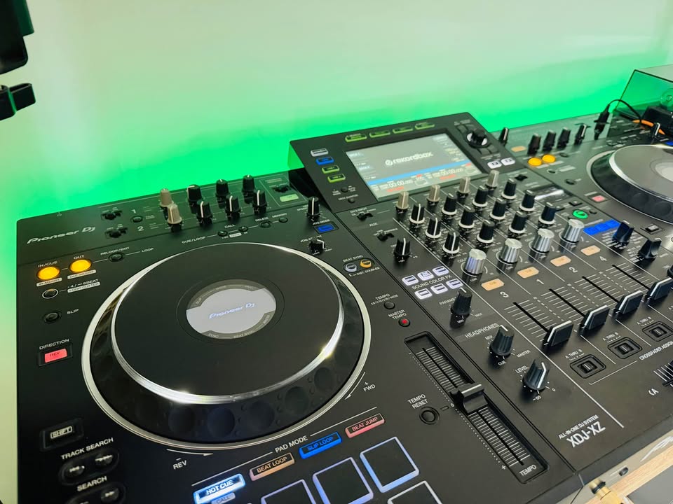 Showroom‑Condition 4‑Deck DJ Mixer with Premium Faders & Protective Case