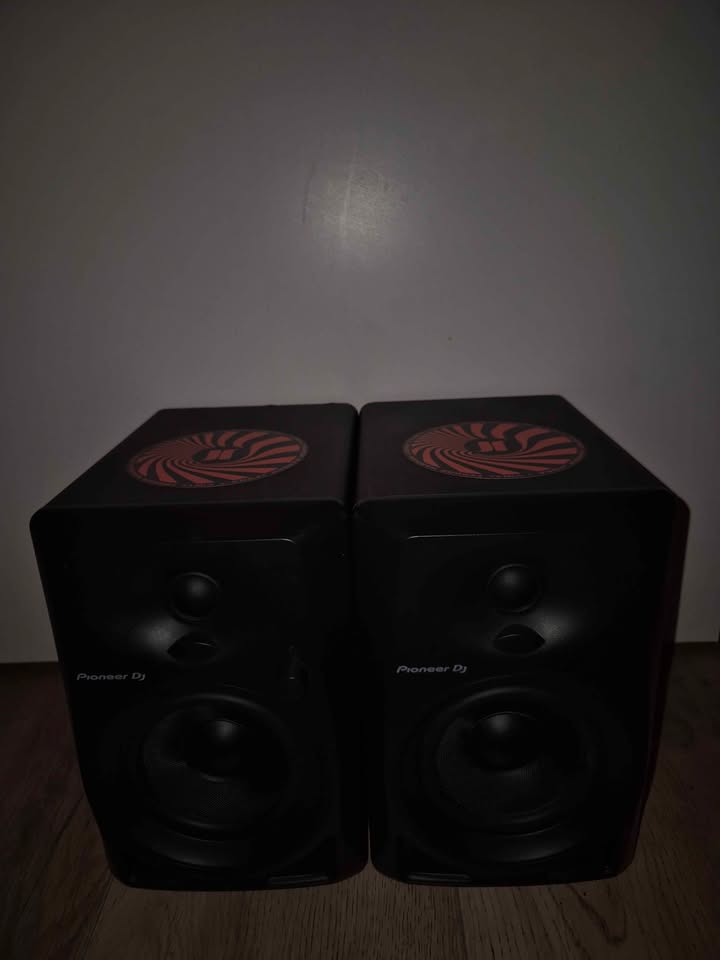 Professional DJ Studio Monitor Pair – High‑Definition Audio with RCA & Mini‑Jack Connectivity